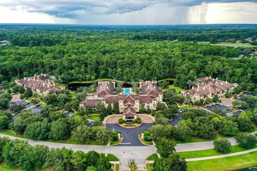 Luxury Golf Living With Pool View!!