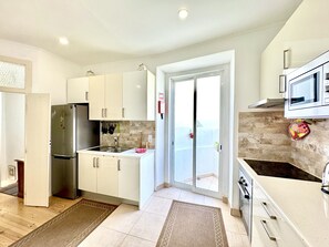 Micro-ondes, cafetière/bouilloire