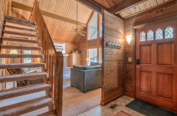 Interior - Perfect A/C Ski Cabin Walking Distance to Village Mall (Sunriver)