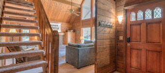 Perfect A/C Ski Cabin Walking Distance to Village Mall