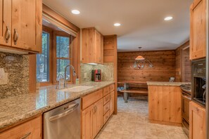 Fridge, microwave, oven, stovetop - Perfect A/C Ski Cabin Walking Distance to Village Mall (Sunriver)