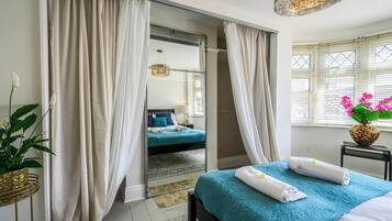 3 bedrooms, desk, iron/ironing board, WiFi