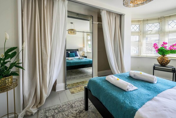 3 bedrooms, desk, iron/ironing board, WiFi