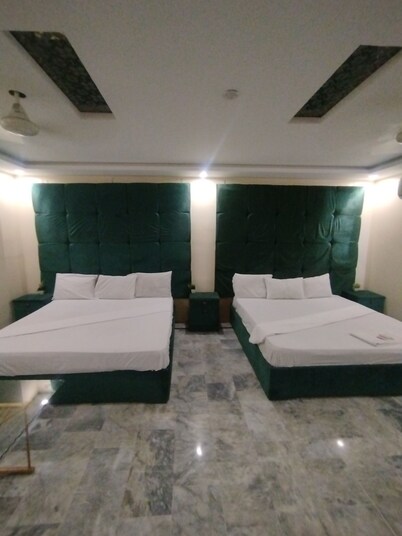 Hotel Crown Plaza