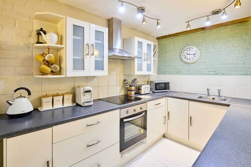 Host & Stay | West Barn