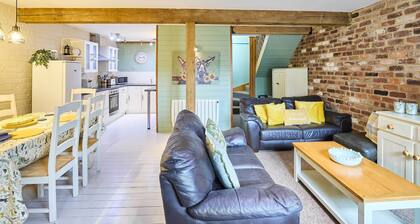 Host & Stay | West Barn