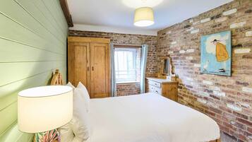 3 chambres, fer et planche à repasser, Wi-Fi, draps fournis