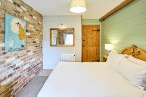 3 slaapkamers, een strijkplank/strijkijzer, wifi, beddengoed