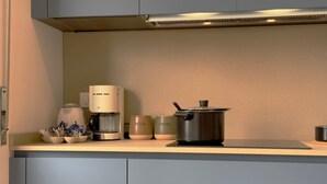 茶具/咖啡用具、冰箱、微波炉、炉灶