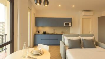 1 slaapkamer, een bureau, een strijkplank/strijkijzer, wifi