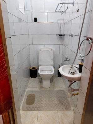 Dusche, Handtücher, Seife, Toilettenpapier