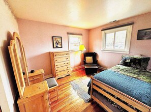 2 habitaciones, tabla de planchar con plancha, wifi y ropa de cama 