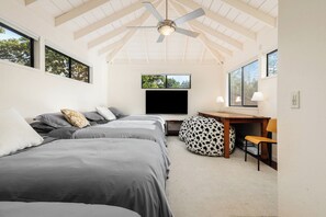 8 soveværelser, skrivebord, strygejern/strygebr æt, weekendseng