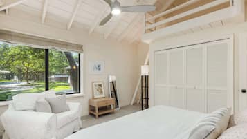 8 bedrooms, desk, iron/ironing board, travel crib