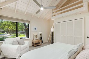 8 habitaciones, escritorio y tabla de planchar con plancha 