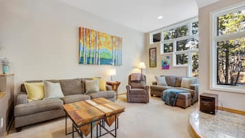 Televisión, chimenea