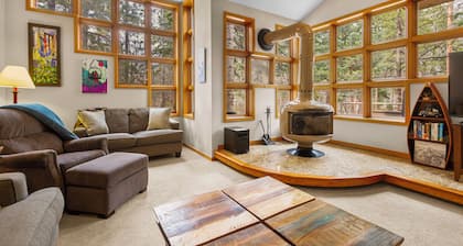 Charming Mountain Retreat in the Heart of Frisco â Walk to Main Street!