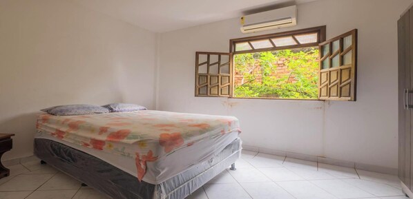 2 bedrooms, iron/ironing board, WiFi