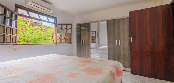 2 bedrooms, iron/ironing board, WiFi