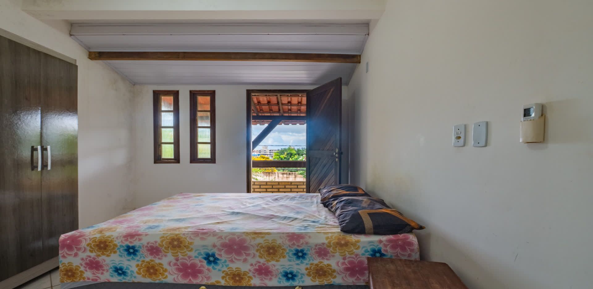2 bedrooms, iron/ironing board, WiFi