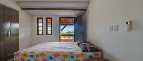 2 bedrooms, iron/ironing board, WiFi