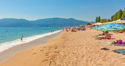 Aigli Garden Oasis, Getaway Close to Vrasna Beach