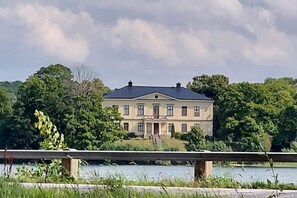 Exterior - Charming Swedish Summer Cottage (Motala)