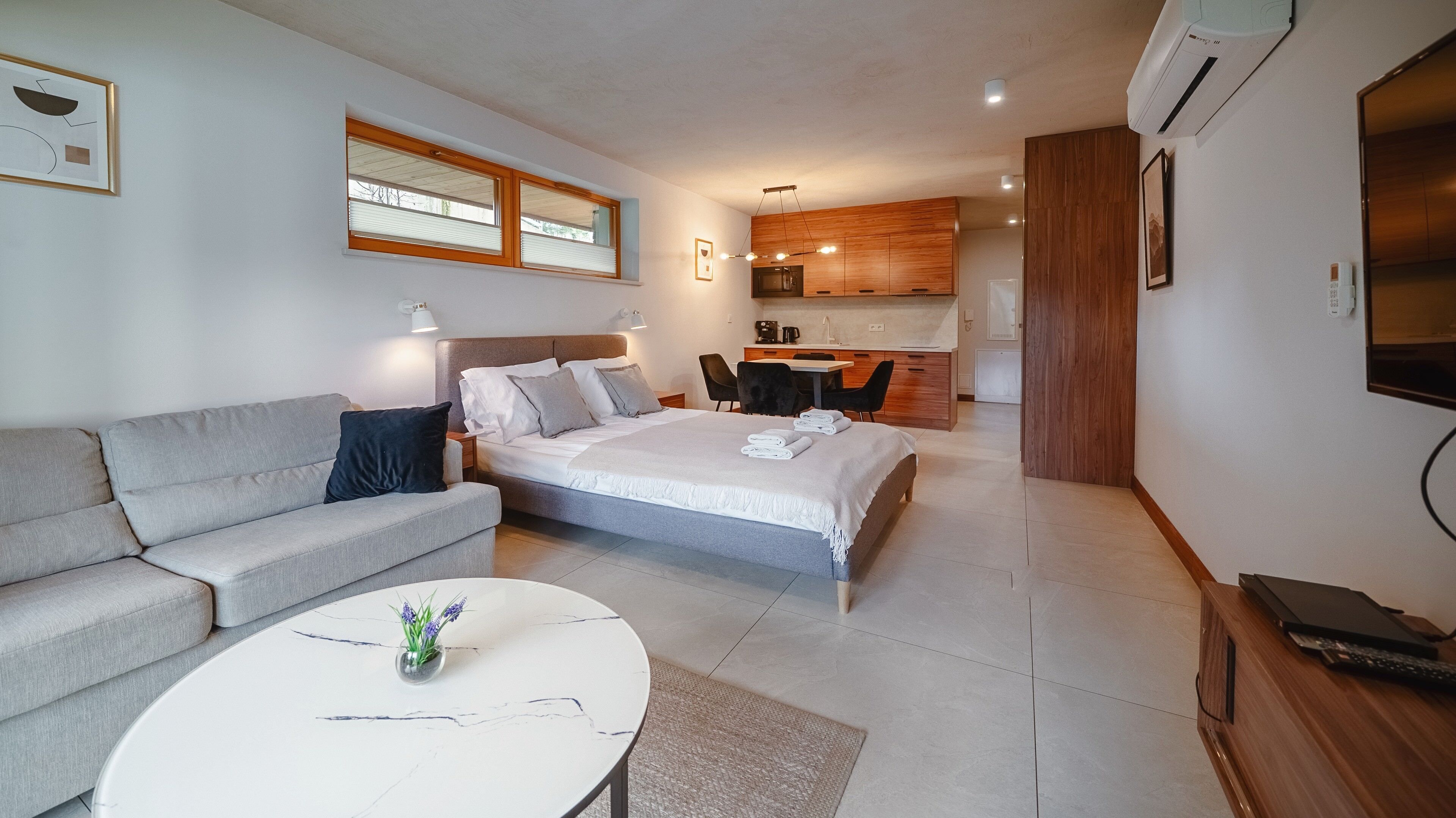 Studio | Living area | Flat-screen TV