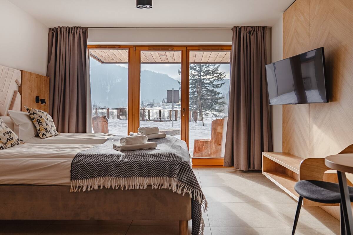 Apartament (F03) | Living area | Flat-screen TV