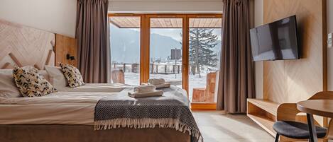 Studio | Living area | Flat-screen TV