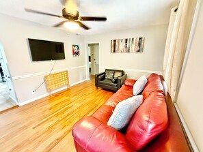 Smart TV - Charming 2-bedroom house in Perry with AC, WiFi (Perry)