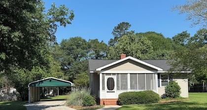 Charming 2-bedroom house in Perry with AC, WiFi