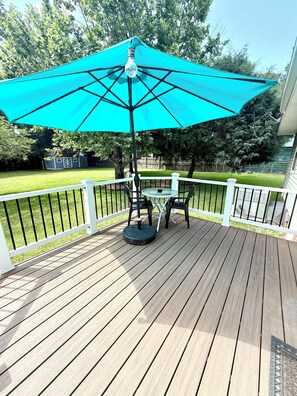 Outdoor dining - Charming 2-bedroom house in Perry with AC, WiFi (Perry)