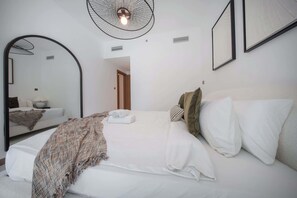 2 bedrooms, iron/ironing board, WiFi, bed sheets - StayShort - Lavish 2BR in Business Bay Ideal for 6! (Business Bay)