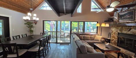 Smart TV, lareira, mesa de pingue-pongue, biblioteca musical