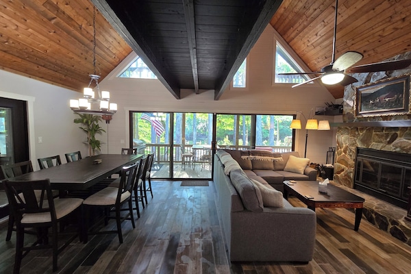 Smart-TV, Kamin, Tischtennisplatte, Musikbibliothek