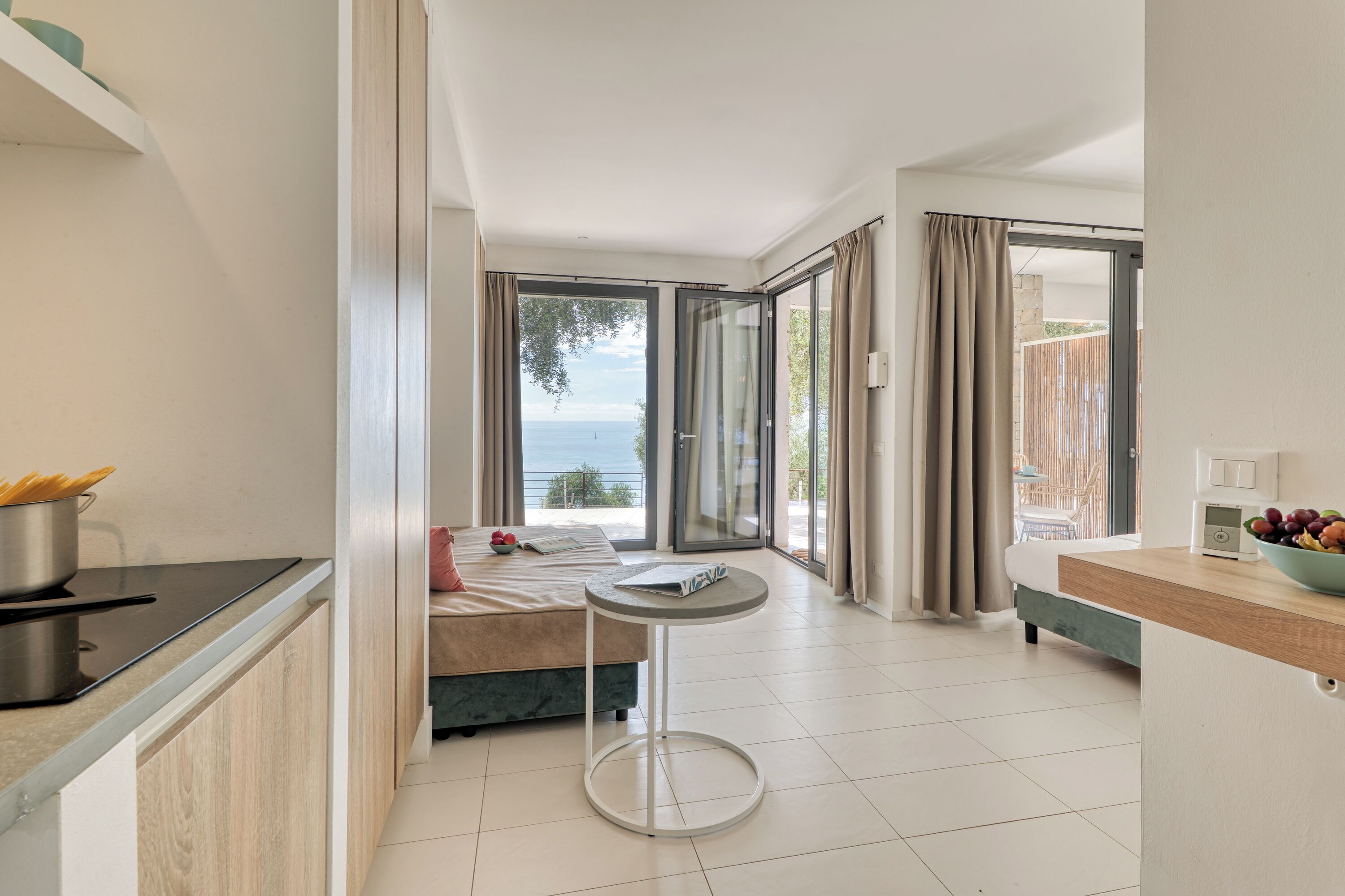 Luxury House, Multiple Bedrooms, Sea Facing (Boutique Pool Apt. Balzi Rossi - Roma) | 1 bedroom, free WiFi, bed sheets