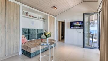 Lyxhus - flera sovrum - 2 badrum - mot havet (Boutique Pool Apt. Balzi Rossi -) | Vardagsrum | 21-tums tv med kabelkanaler