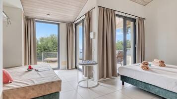 Luxe huis, 1 slaapkamer, terras, uitzicht op zee (Boutique Pool Apt. Balzi Rossi -)