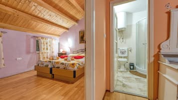 Familie appartement, 2 slaapkamers, 2 badkamers, uitzicht op gebergte (Island Top Sea View Estate 1) | 2 slaapkamers, een strijkplank/strijkijzer, gratis wifi, beddengoed