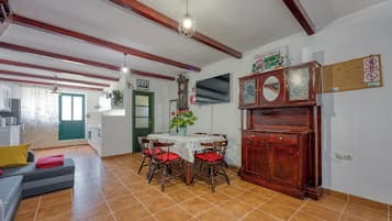 Family Apartment, Multiple Bedrooms, 2 Bathrooms, Mountainside (Island Top Sea View Estate 1) | Living area | 32-inch Smart TV with cable channels