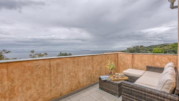 Family Apartment, 2 Bedrooms, Terrace, Mountainside (Island Top Sea View Estate 3) | Pemandangan dari bilik