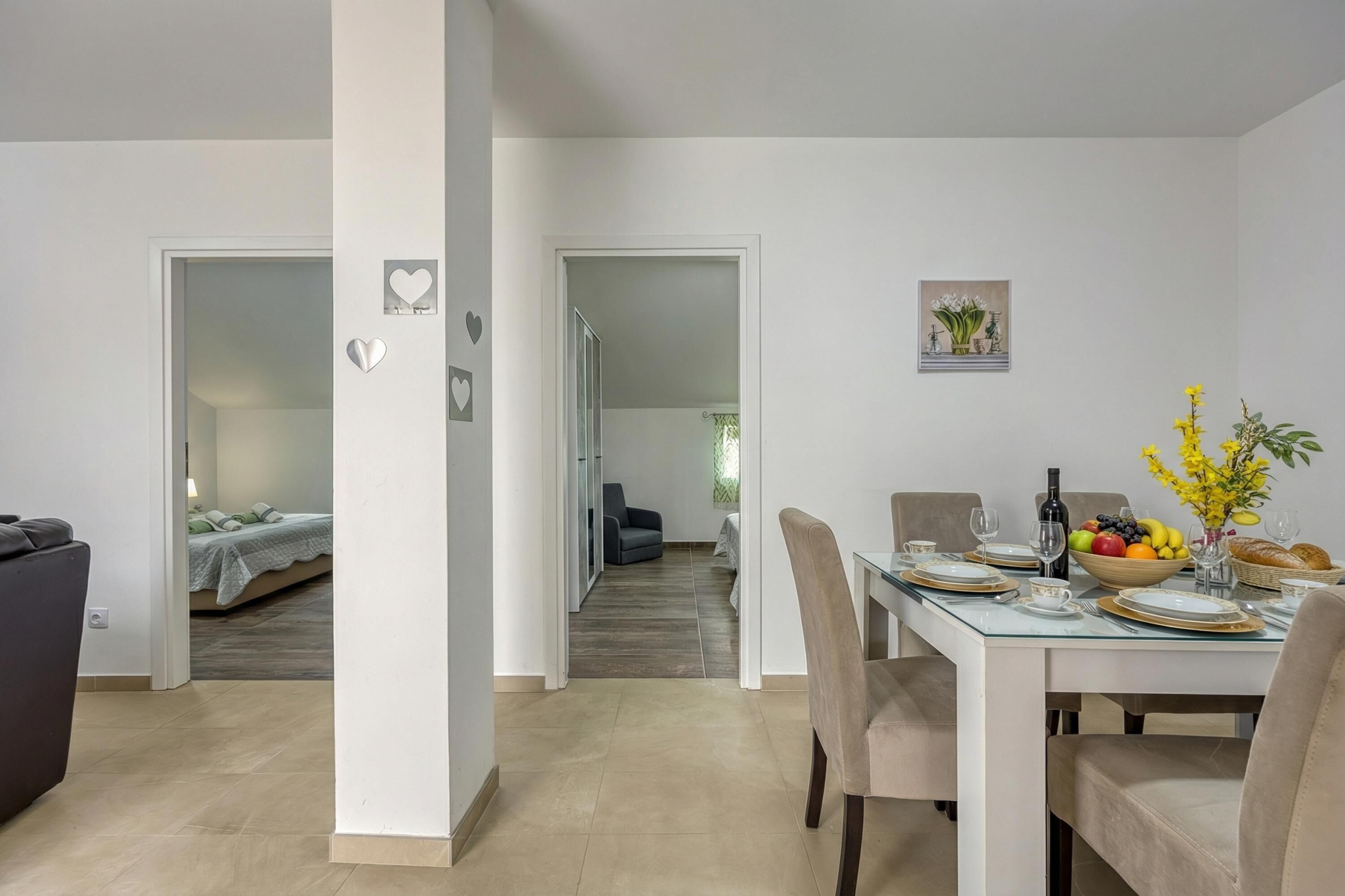 Familieleilighet, flere soverom, ved fjell (Island Top Sea View Estate 3) | Spisestue
