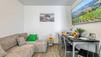 Family House, 1 Bedroom, Terrace, Mountainside (Island Top Sea View Estate 4) | Dining room