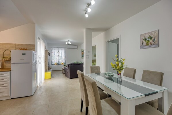Family Apartment, Multiple Bedrooms, Mountainside (Island Top Sea View Estate 3) | Dining room