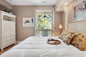 House, Multiple Beds, Balcony, Pool View (8 Mizzenmast Court) | 4 bedrooms, individually decorated, individually furnished, bed sheets