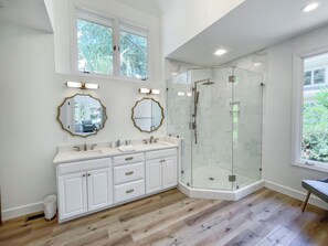 House, Multiple Beds, Kitchen, Garden View (9 Loblolly) | Bathroom | Towels - 9 Loblolly at The Sea Pines Resort (Hilton Head Island)
