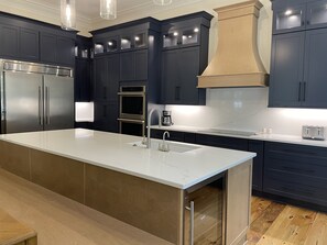 House, Multiple Beds, Kitchen, Pool View (2 Belted Kingfisher) | Private kitchen | Full-size fridge, microwave, oven, stovetop