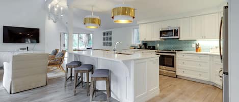 House, Multiple Beds, Kitchen, Pool View (9 Baynard Cove) | Private kitchen | Coffee/tea maker, dining tables