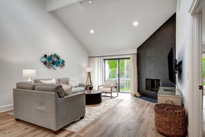 Villa, Multiple Beds, Kitchen (10 Turtle Lane) | Living area | 42-inch flat-screen TV with digital channels - 10 Turtle Lane at The Sea Pines Resort (Hilton Head Island)